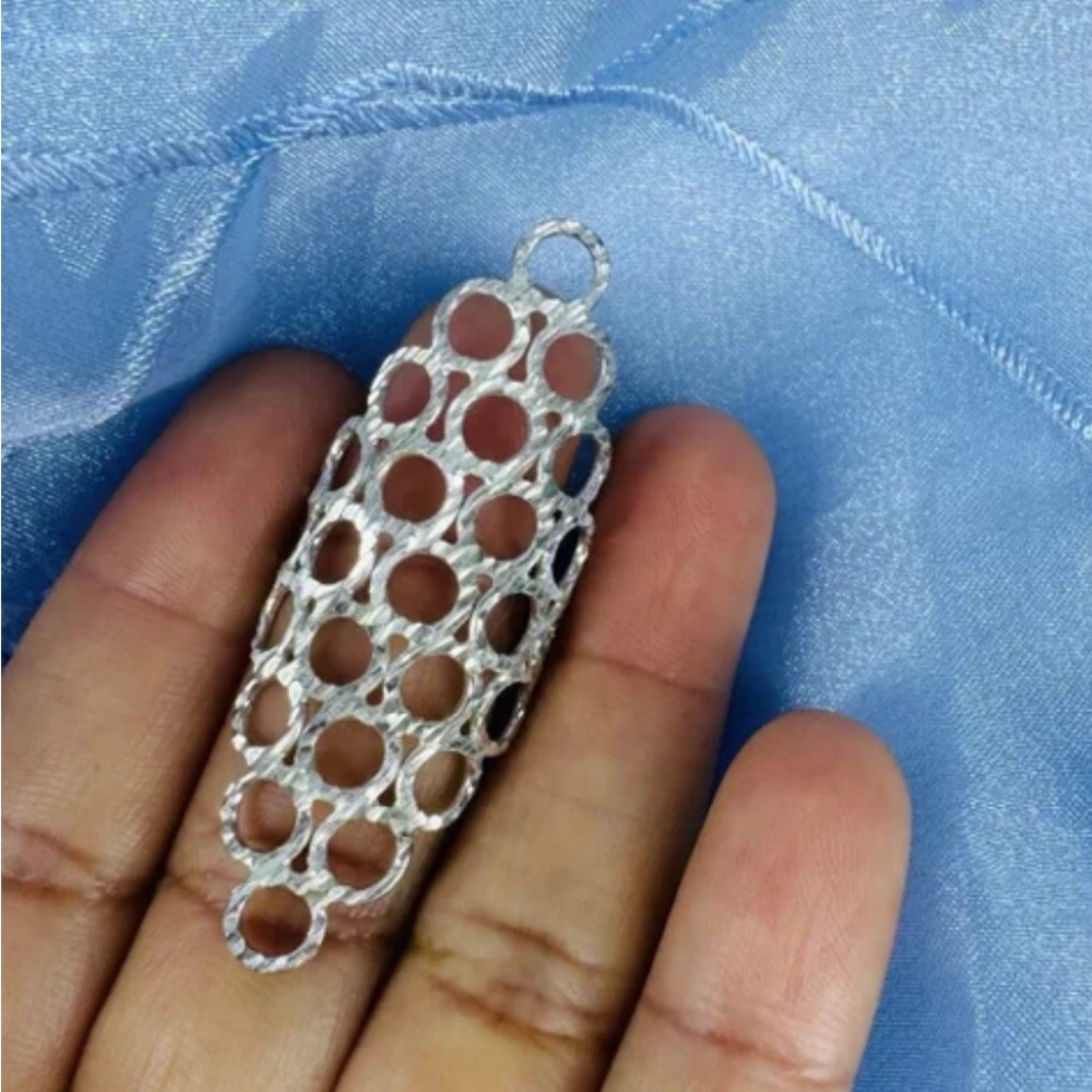 Beautiful ring - Picture 2 of 2